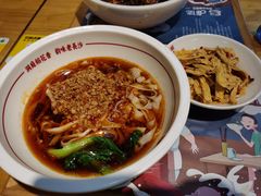 韵味杂酱米粉-呷佬·长沙手工米粉(金沙江路店)