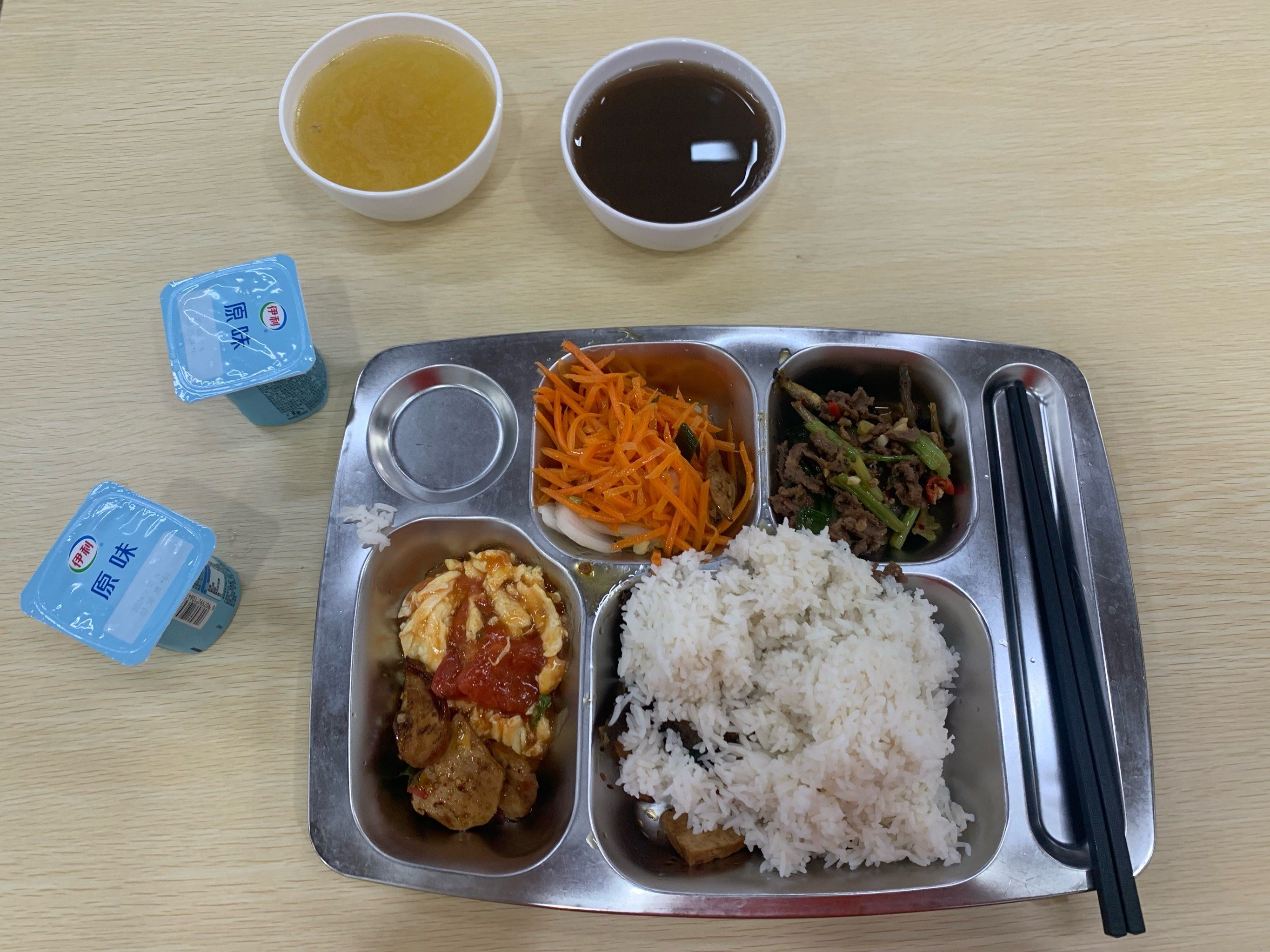 校园午餐小瞬间