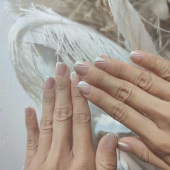 -花岐款式专研健康美甲沙龙