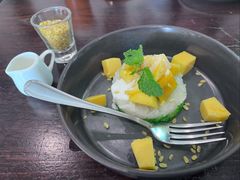 -Chom Cafe and Restaurant