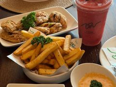-Chom Cafe and Restaurant