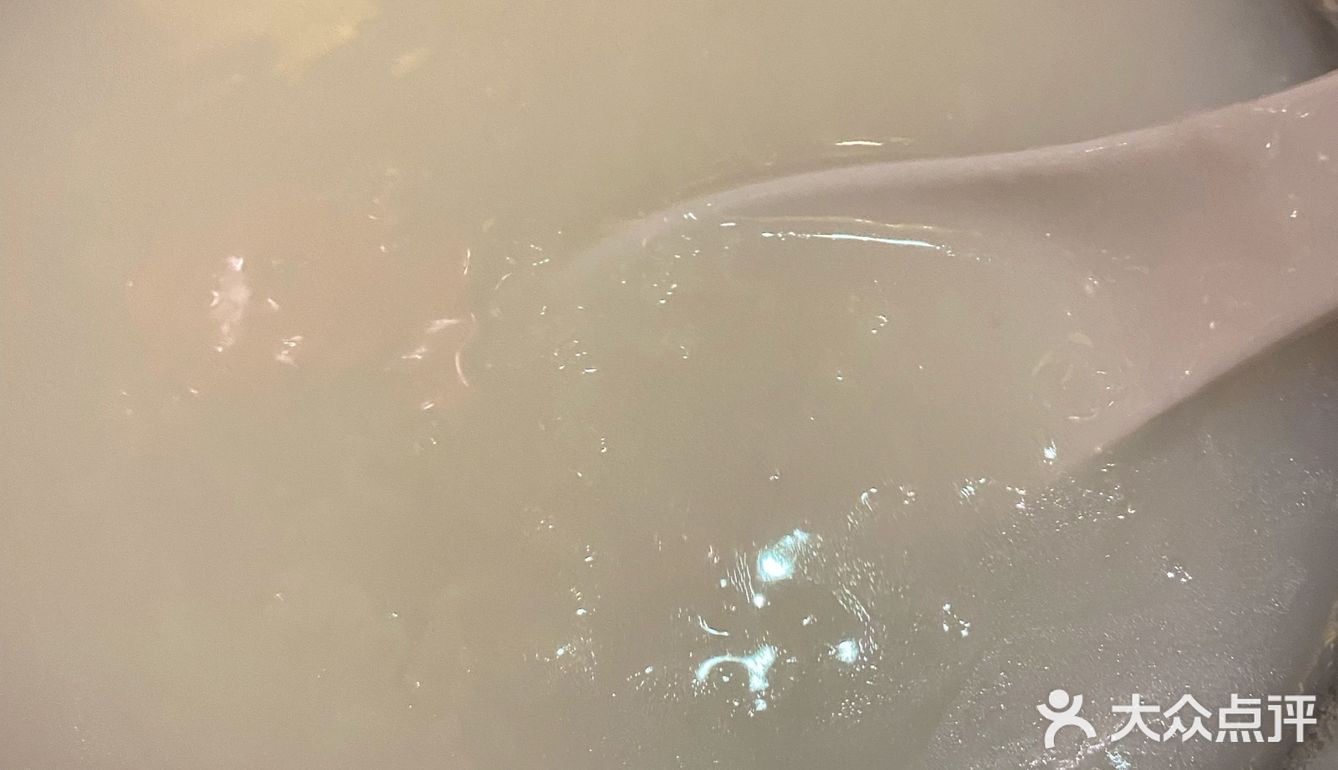 甜甜的，好吃极了。还有个什么饼，我一个没吃