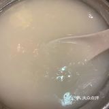 甜甜的，好吃极了。还有个什么饼，我一个没吃