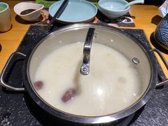-洪氏嗨捞·广东猪肚鸡·椰子鸡火锅(西咸万象城店)