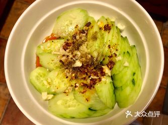 一盘适合夏天的超级简单凉拌黄瓜