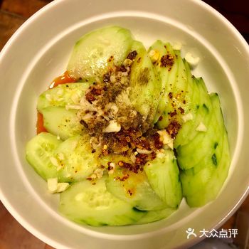 一盘适合夏天的超级简单凉拌黄瓜