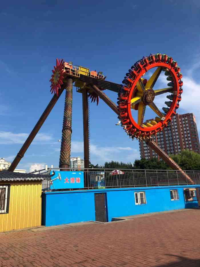 小河沿万泉公园游乐场