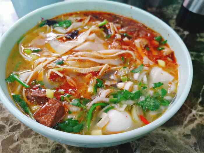 正圆烩面(乌鲁木齐中路店)-"去安福路看话剧总是路过的一家店,即使是