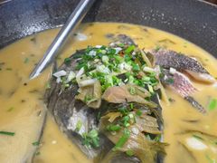 煎香酸菜半边鱼-渔悦潇湘·酸菜煮鱼(岳麓山店)