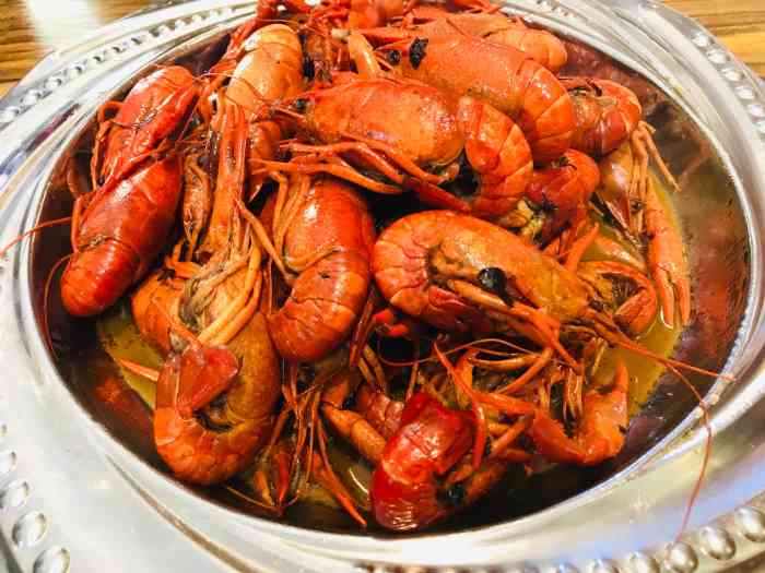 潜江虾王-"本着对美食的向往,我一直喜爱在城市里游荡.