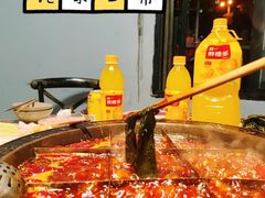 -渝嘴小老弟老火锅(华新村店)