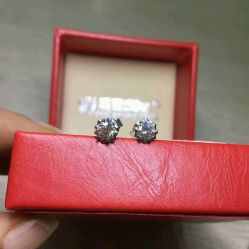 -威德钻石-克拉钻大本营(南京东路店)