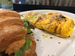 欧姆蛋火腿可颂-Nectar One Cafe(勇烈路n1店)