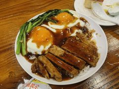 黑椒汁猪扒煎双蛋饭-澳门陈光记烧味饭店(南京德基广场店)