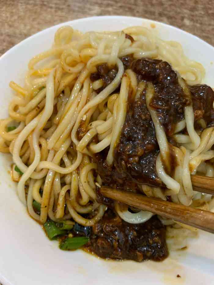 牛王庙外行家常面-"这里最好吃的就是杂酱面,味道多好的～～～.