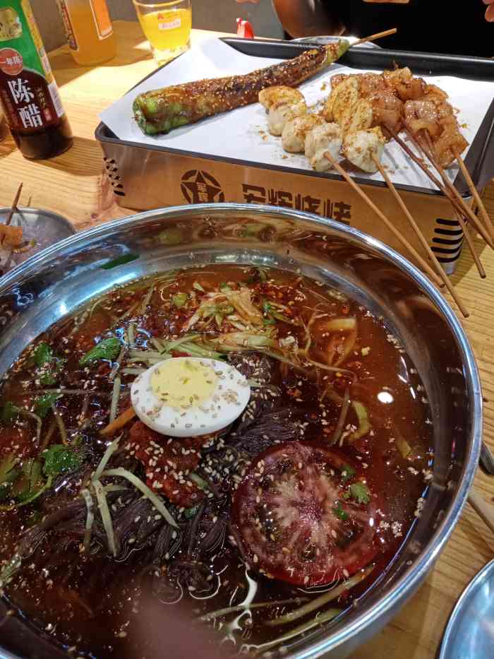 赫军辉烧烤(世光路店)-"位置:世光路家天下柴火地锅鸡西侧被种草.
