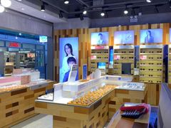 -LOOK眼镜·蔡司依视路配镜(宝山万达店)