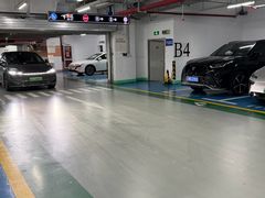 -新世界新丸中心-地下停车场