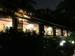 等位区-火车头法国西餐厅