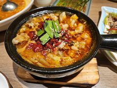 油泼砂锅冒牛蛙-街角等你.大连海鲜烧烤(西安路店)