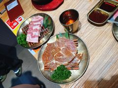 秘制梅花肉蘸秘制汁-首尔朴宝·炭火烤肉(五角场店)