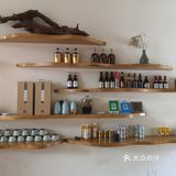 【环境】店内环境简单别致，整体以竹质结构为铺设～门框