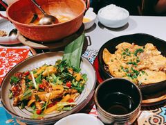 -云海肴·汽锅鸡·云南菜(天山百盛优客店)