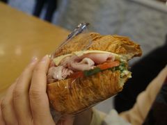 芝士火腿番茄牛角-PAPER STONE BAKERY(天环店)