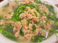豌豆尖现炸酥肉汤-邮亭陈鲫鱼·重庆老字号(大足直营店)