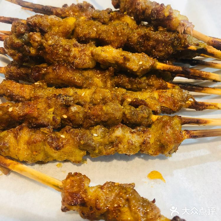 西区花园里的一家新疆烤羊肉，真心好吃