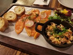 烟熏三文鱼配三文鱼沙拉-SMOKI & CO(五大道店)