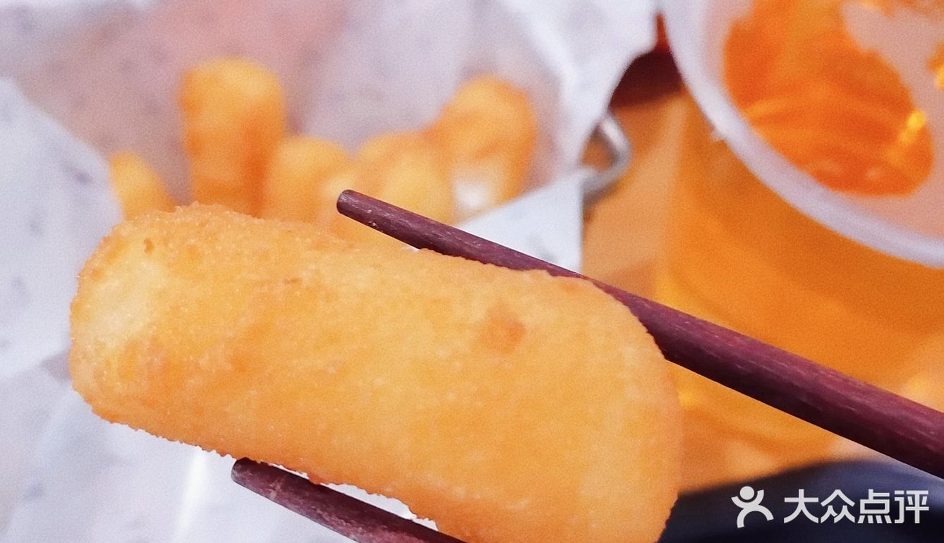 营业时间：每天晚上17：00开始营业
