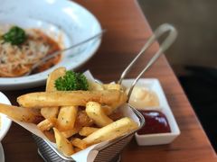 -Chom Cafe and Restaurant