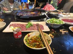 -茅草房·河畔园林火锅