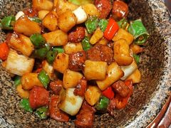 黑椒年糕牛肉粒-吴越荣记苏州菜·松鼠桂鱼100%活鱼现做(斜塘老街店)