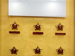 -毛泽东像章珍藏馆