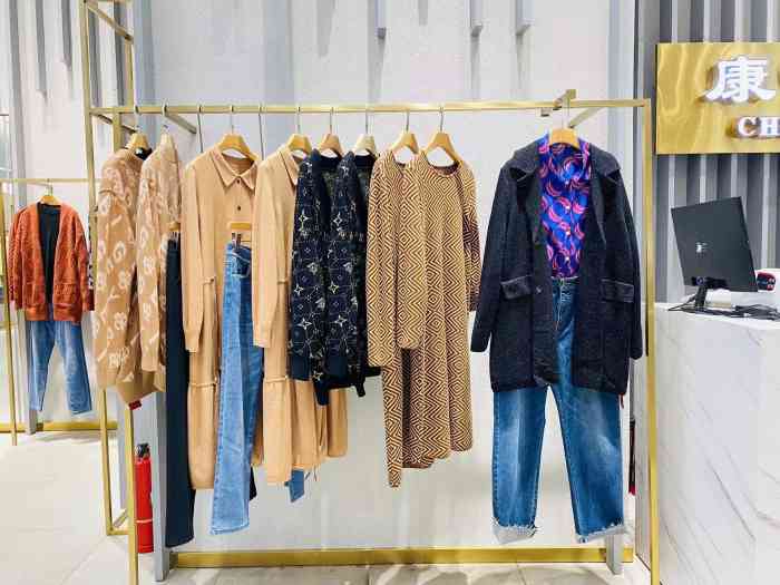 康富来丝绸(凤城二路店)-"凤城二路到三路的中间也开了一家康富来.这.