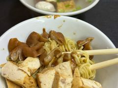 -松树干拌面店
