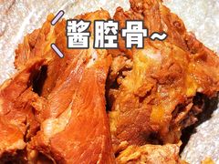 特色大铁锅烀腔骨-95号酱骨·一块豆腐(展春园西路店)
