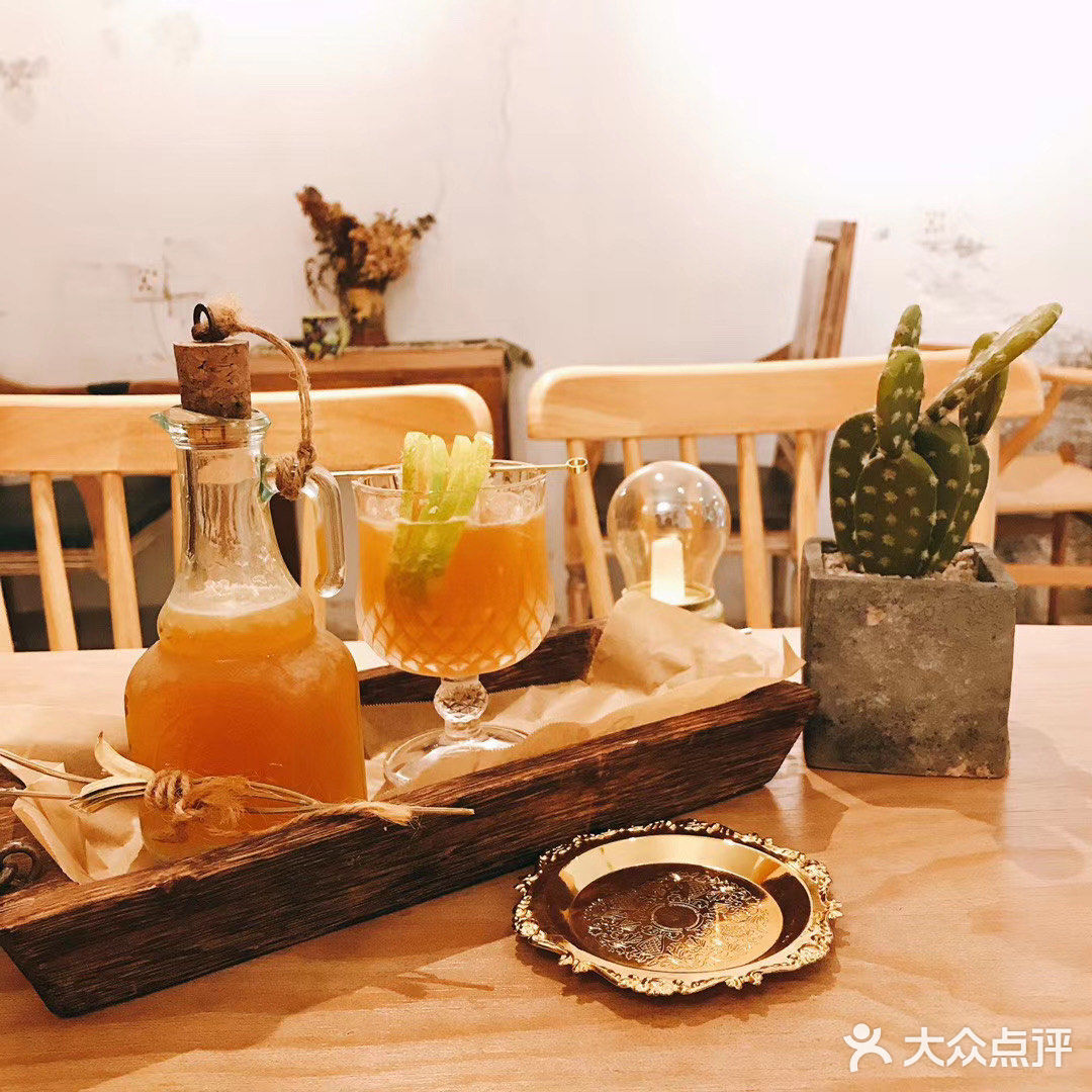 有佢最钟意嘅环境同最钟意嘅蛋糕，食完就幸福满满