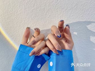 突然在家没事，突然想做美甲，美团随便选了一家美甲店