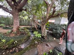 -Chom Cafe and Restaurant