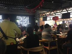 大堂-洪氏嗨捞·广东猪肚鸡·椰子鸡火锅(西咸万象城店)