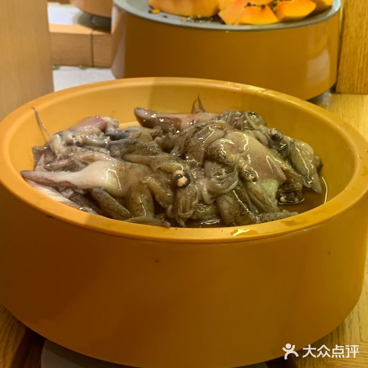 人山人海的自助小火锅