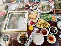 -东巴婆婆云南鱼豆花火锅(大东门店)