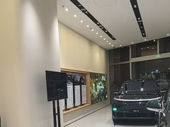 -理想汽车(世纪汇店)