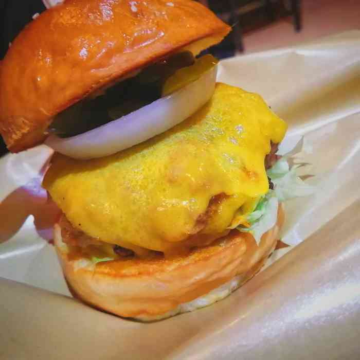 lone star 孤星汉堡-"据说老板曾经在美式汉堡店工作多年,以传统.