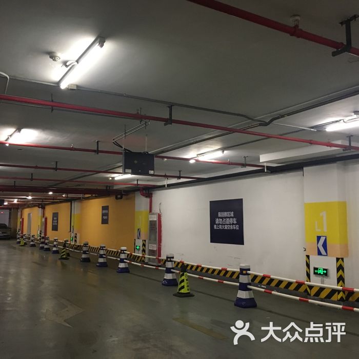 环球银泰城停车场