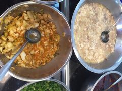 -鸿浩扒猪脚米线