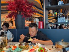 -雍容荟帝王蟹活龙虾展台自助(IFS黑金店)